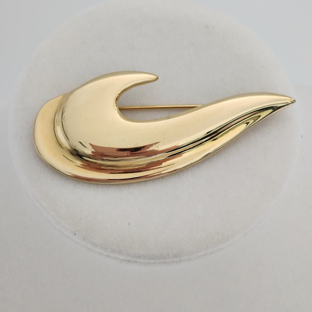Vintage Napier signed gold tone hook swoosh style shaped brooch 2.5"